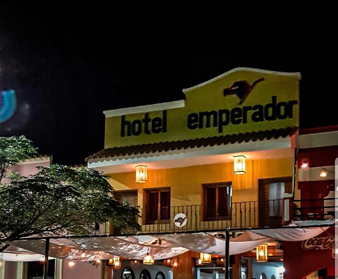 Hotel Emperador Cafayate Bagian luar foto